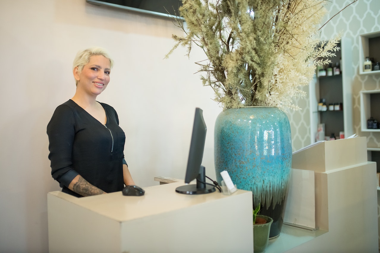 Empowering Front Desk Staff: Features to Look for in Hotel Front Desk Software