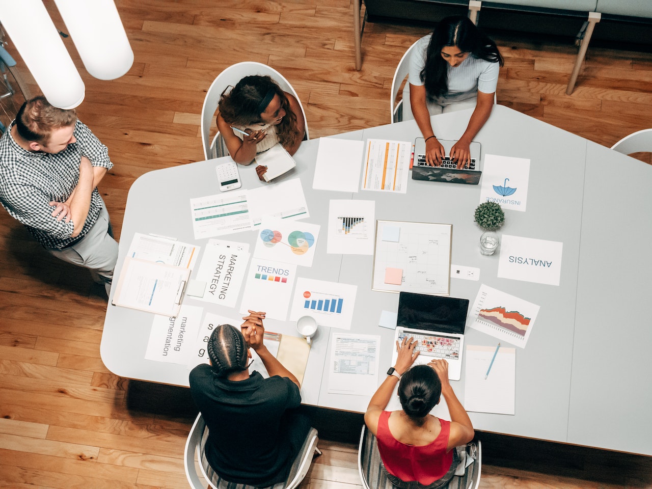 Omnichannel Hospitality Marketing: Bridging the Gap Between Online and Offline Guest Experiences